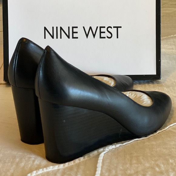 Nine West Wedges - Picture 2 of 3